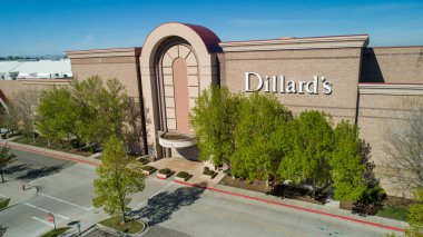 Dillards Mağazası Covid sırasında para kazanmaya çalışıyor