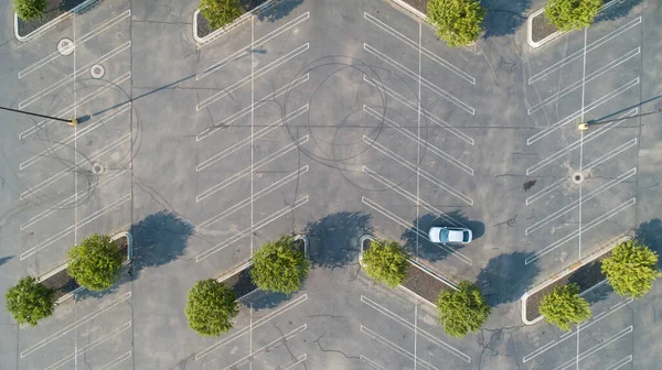 Pessimo lavoro di parcheggio in un lotto vuoto — Foto Stock