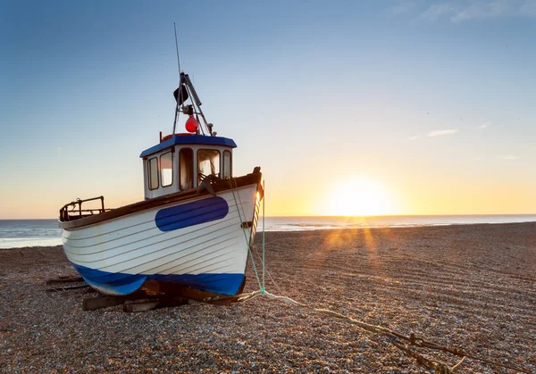 Barca da pesca all'alba — Foto Stock