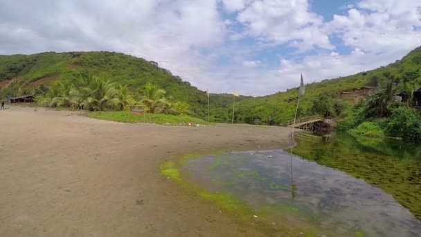 Озеро на Арамбол пляжі в Гоа, Індія — стокове відео