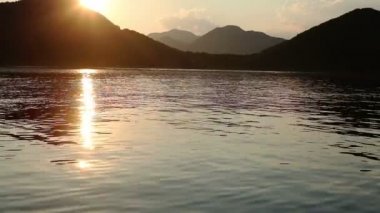 Sunset bulvarında göl İşkodra