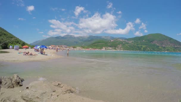 Czarnogóra - 29 cze 2016: Jaz plaża upływ czasu — Wideo stockowe