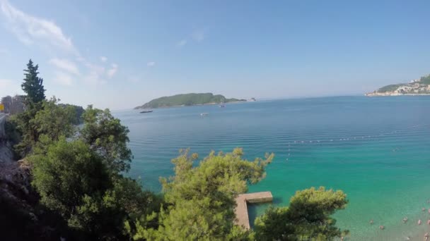 Budva, montenegro - 28. jun 2016: blick auf den strand — Stockvideo