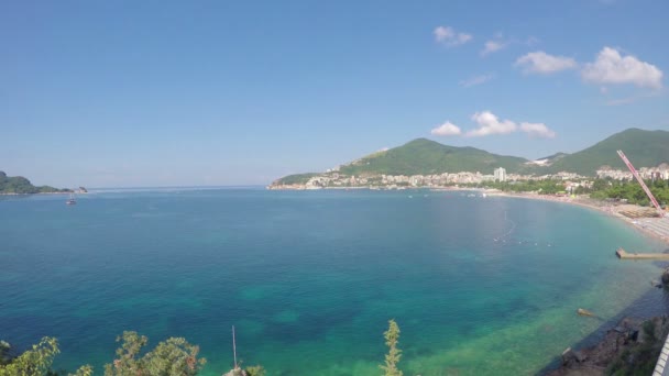 Budva, montenegro - 28. jun 2016: blick auf den strand — Stockvideo