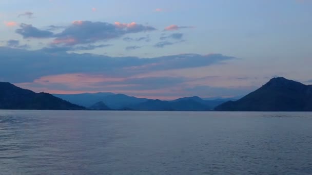 Matahari terbenam di Danau Skadar — Stok Video