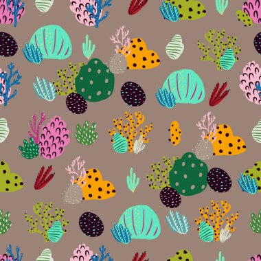 Güzel mercanları olan parlak sualtı desenleri..