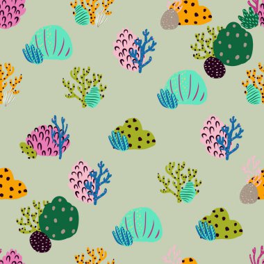 Güzel mercanları olan parlak sualtı desenleri..