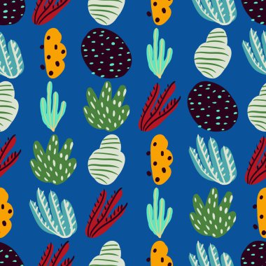 Güzel mercanları olan parlak sualtı desenleri..