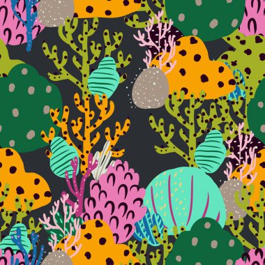 Güzel mercanları olan parlak sualtı desenleri..