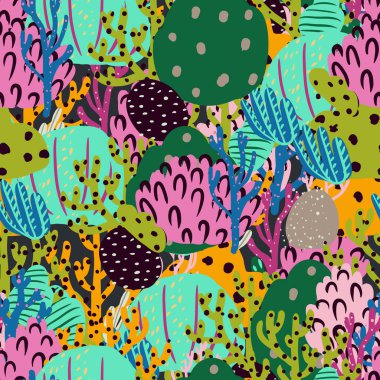 Güzel mercanları olan parlak sualtı desenleri..