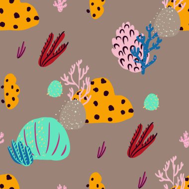 Güzel mercanları olan parlak sualtı desenleri..