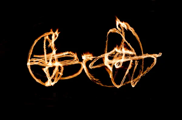 Feuershow flammende Spuren — Stockfoto