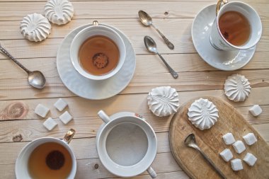 Waffle ve marshmallow ile çay