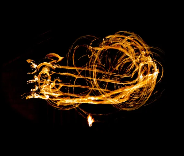 Yollar yanan ateş gösterisi — Stok fotoğraf