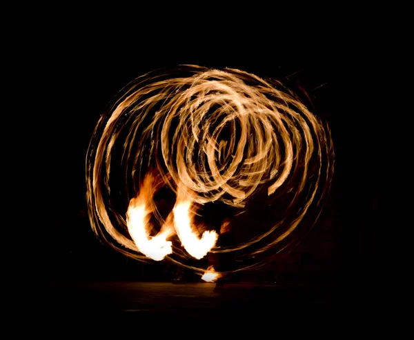Fogo Mostrar trilhas flamejantes — Fotografia de Stock