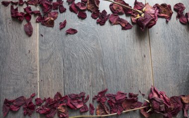 Kuru gül yaprakları 