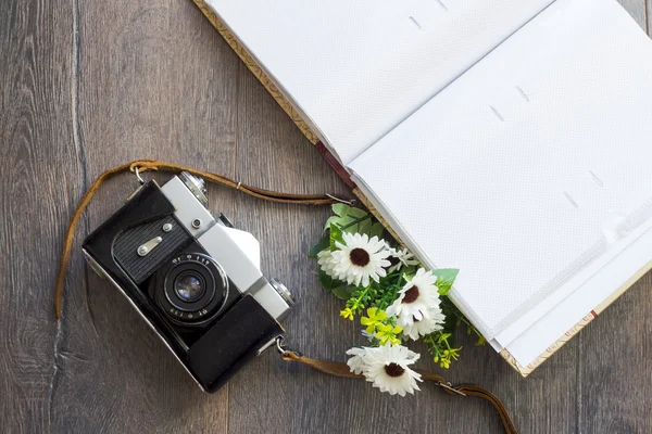 Bovenaanzicht van retro camera — Stockfoto