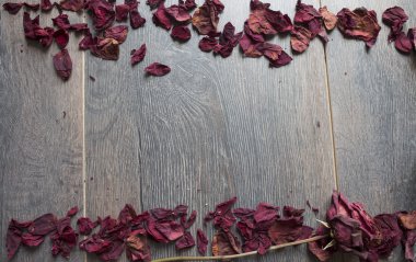 Kuru gül yaprakları 