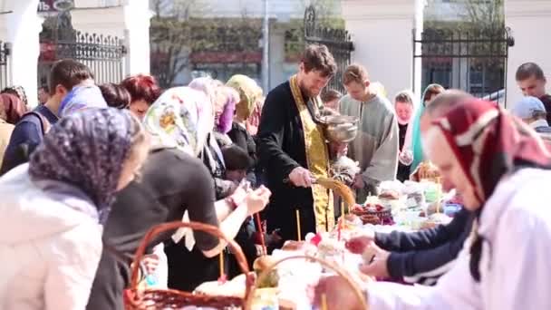 Páscoa em igreja, Bielorrússia, Minsk. Maio de 2014 . — Vídeo de Stock