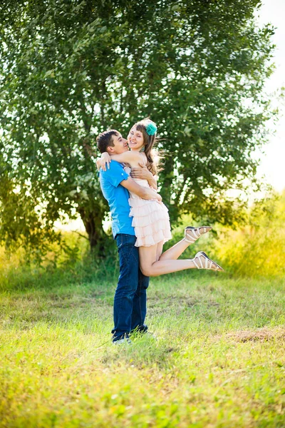 Pareja joven citas . —  Fotos de Stock