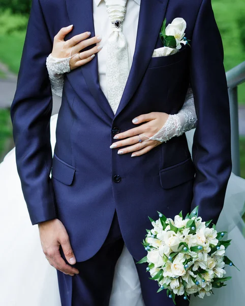 Bride hugging groom. — Stock Photo, Image