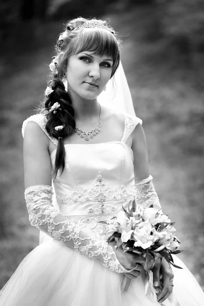 Bride looking to the camera — Stock Photo, Image