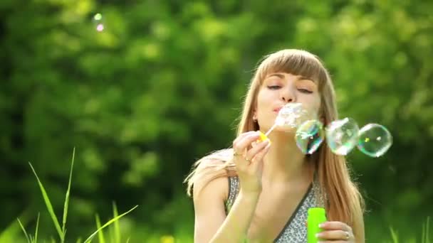 Girl blowing  bubbles — Stock Video