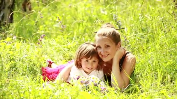 Mother and daughter lying — Stock Video