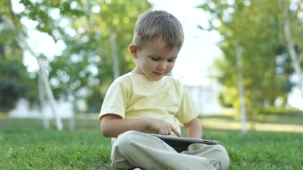 Little boy showing  Thumb up. — Stock Video