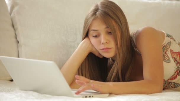 Girl  using laptop — Stock Video