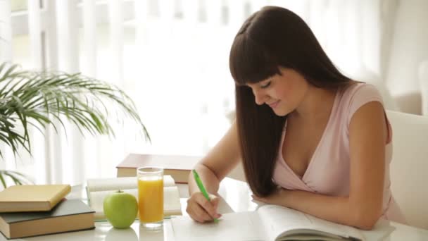 Girl studying at table — Stock Video