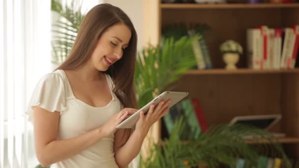 Girl standing with touchpad — Stock Video