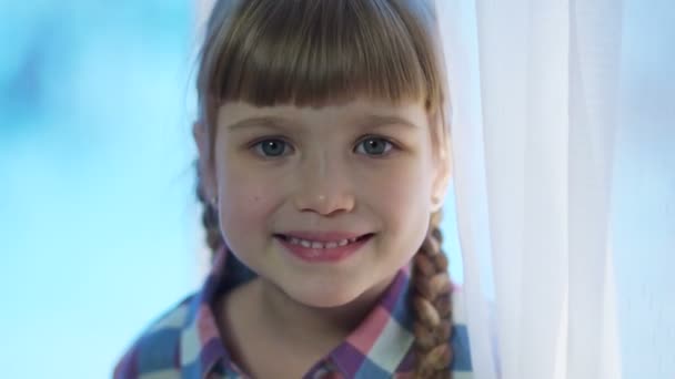 Happy girl looking out the window — Stock Video