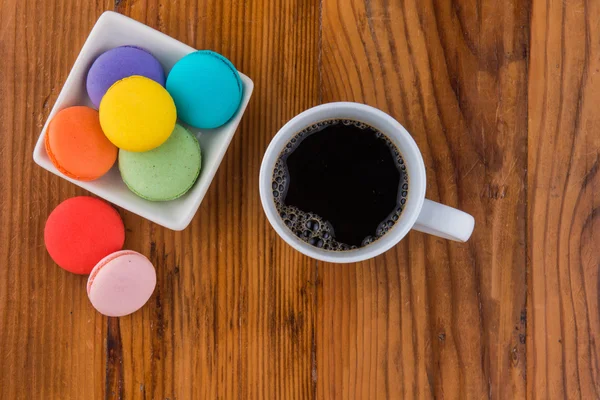 Macarrones y café de arriba — Foto de Stock