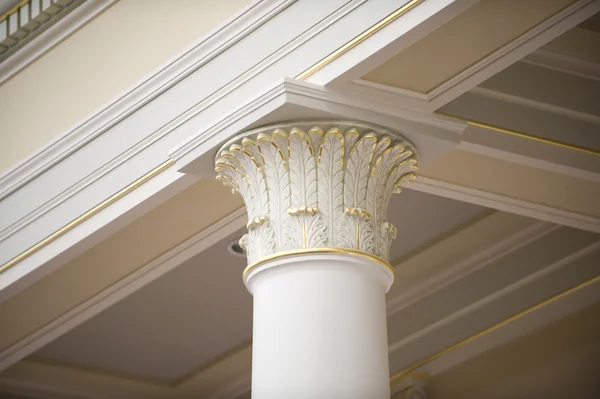 White Corinthian Column With Gold Leafing — Stock Photo, Image