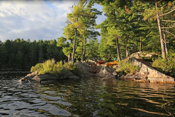 Tři kánoe na jezeře Algonquin — Stock fotografie