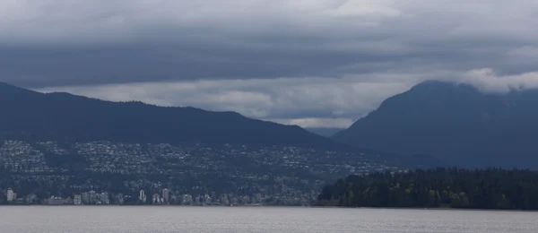 Dark, Cloudy North Vancouver — Stock Photo, Image