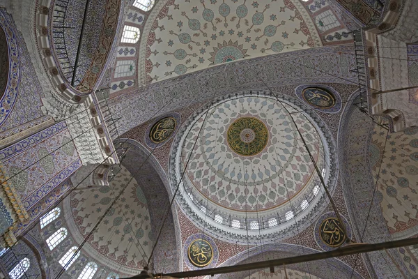 Nuevo techo interior de mezquita — Foto de Stock