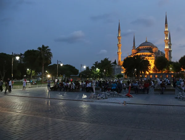 Sultanahmet Camii ve turist — Stok fotoğraf