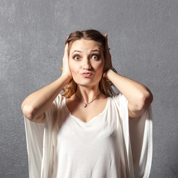 Mädchen in keiner bösen Pose — Stockfoto