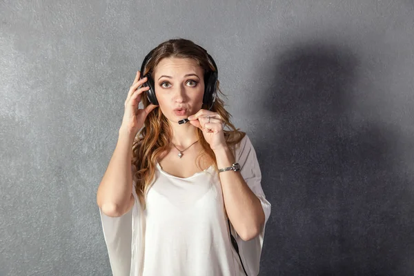 Woman in call center with phone headset — Stock Photo, Image