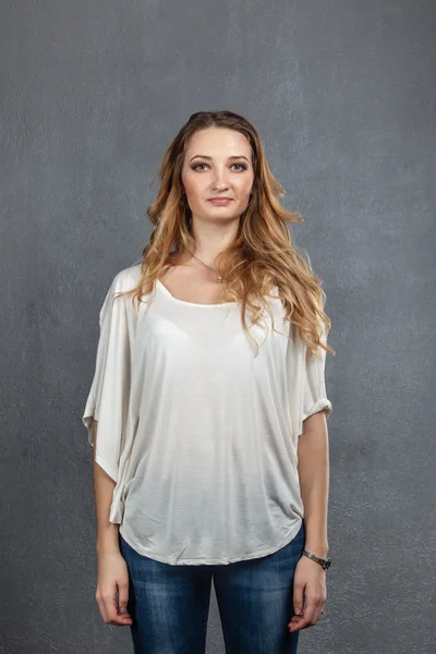 Girl in studio posing relaxed — Stock Photo, Image