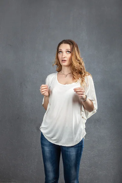 Girl in studio posing relaxed — Stock Photo, Image