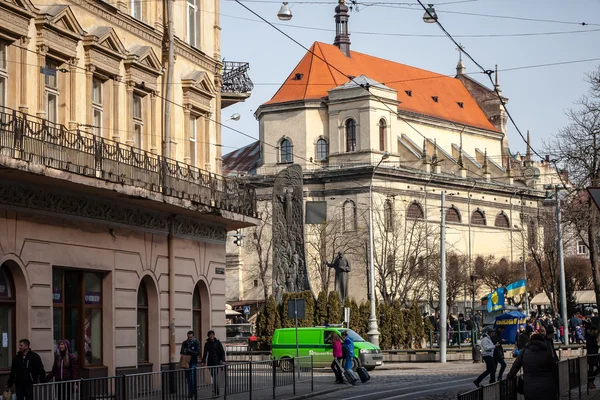 Lviv, Ukraina - 22 februari 2015 Shevchenko monument centrala Lviv — Stockfoto