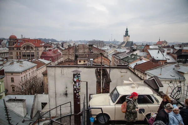 LVIV, UKRAINE - 23 Februari 2015 Atap Lviv dari titik tinggi — Stok Foto