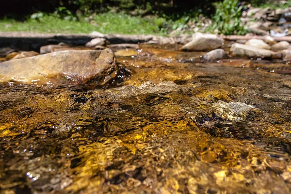 Temiz ve sakin su arka plan