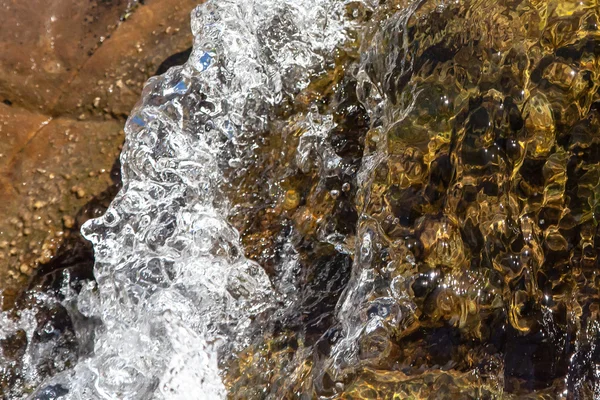 Closeup snelle wateren van de rivier sterke — Stockfoto