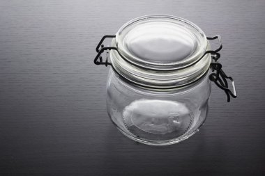 Boş cam kavanoz