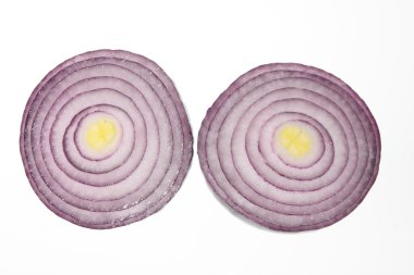 Kırmızı soğan dilimleri