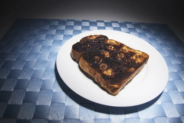 Rosinen-Toast auf Teller — Stockfoto